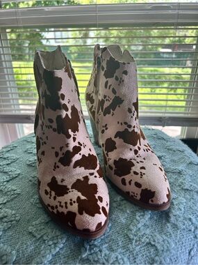 Maurices Brown and White Cowhide Slip-On Ankle Booties